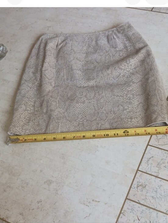 DANIER/ CANADA Dresses & Skirts - Vintage women's Leather skirt, U.S. size 2 Danier/Canada/-reptile Print